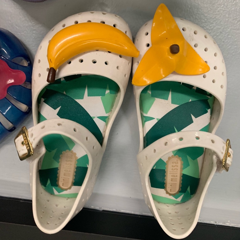 🍌Mini Melissa banana toddler size 7